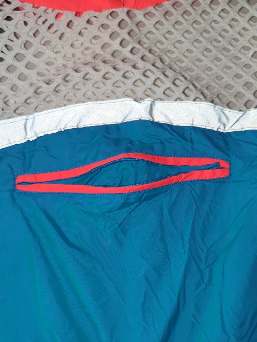 AKIRA Coral Hooded Windbreaker - Picture 6 of 6